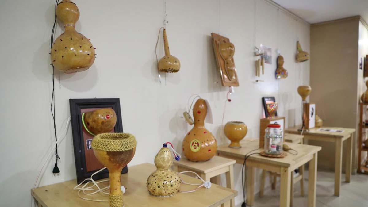 Konuşmaların ardından Kartal Belediye Başkanı Gökhan Yüksel tarafından Adnan Balcı’ya Kartal heykelciği takdim edildi