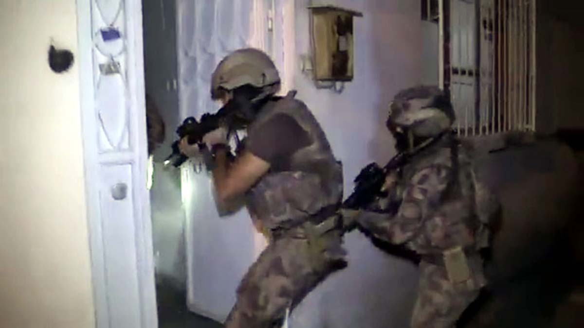 Uyuşturucu satıcılarına operasyon: 22 kişi tutuklandı