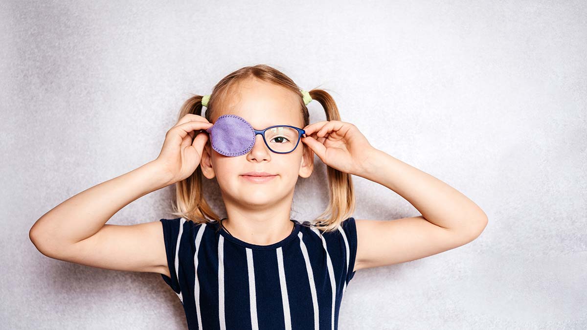 "İçe ya da dışa kayma ya da çift görme şikâyeti olan her kesin göz hekimi tarafından ayrıntılı muayenesi yapılmalıdır"