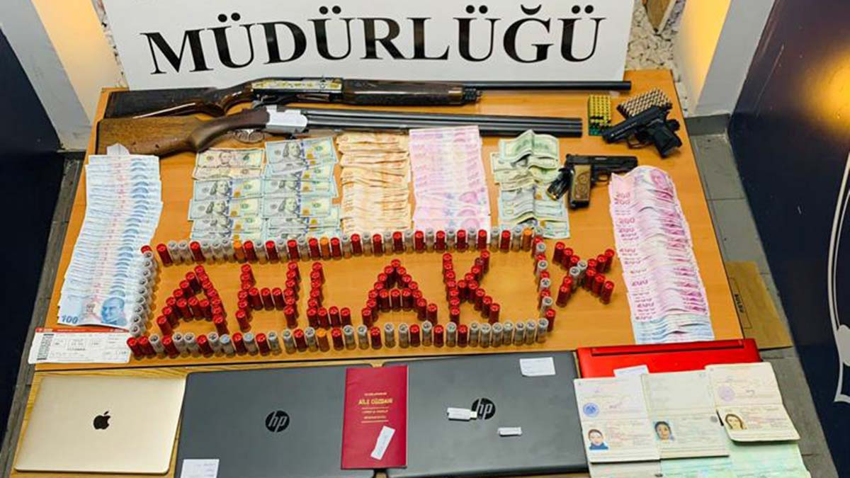 Fuhşa zorlanan 11'i yabancı uyruklu 20 kadın, ifadeleri için emniyete götürüldü.