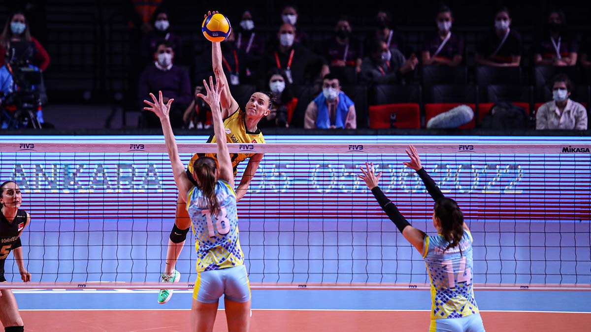 Türk temsilcisi, her pozisyondaki silahlarını kullanarak farklı set sonucunu elde etti