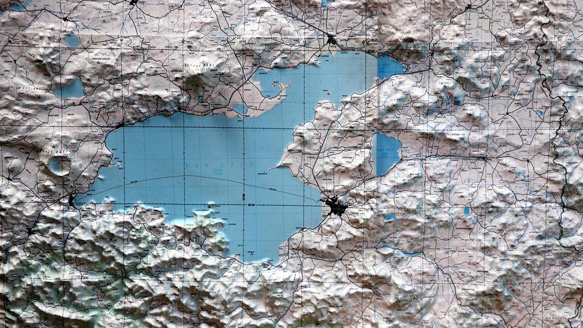 " Van'ın Gürpınar ilçesi aynı şekilde. Yukarıda Balık Gölü fayı var aynı şekilde. Yine Erciş fayı uzun zamandır 1941'den bu yana 5 üzerinde deprem üreten faylar bu orta segmentte kırıldı"