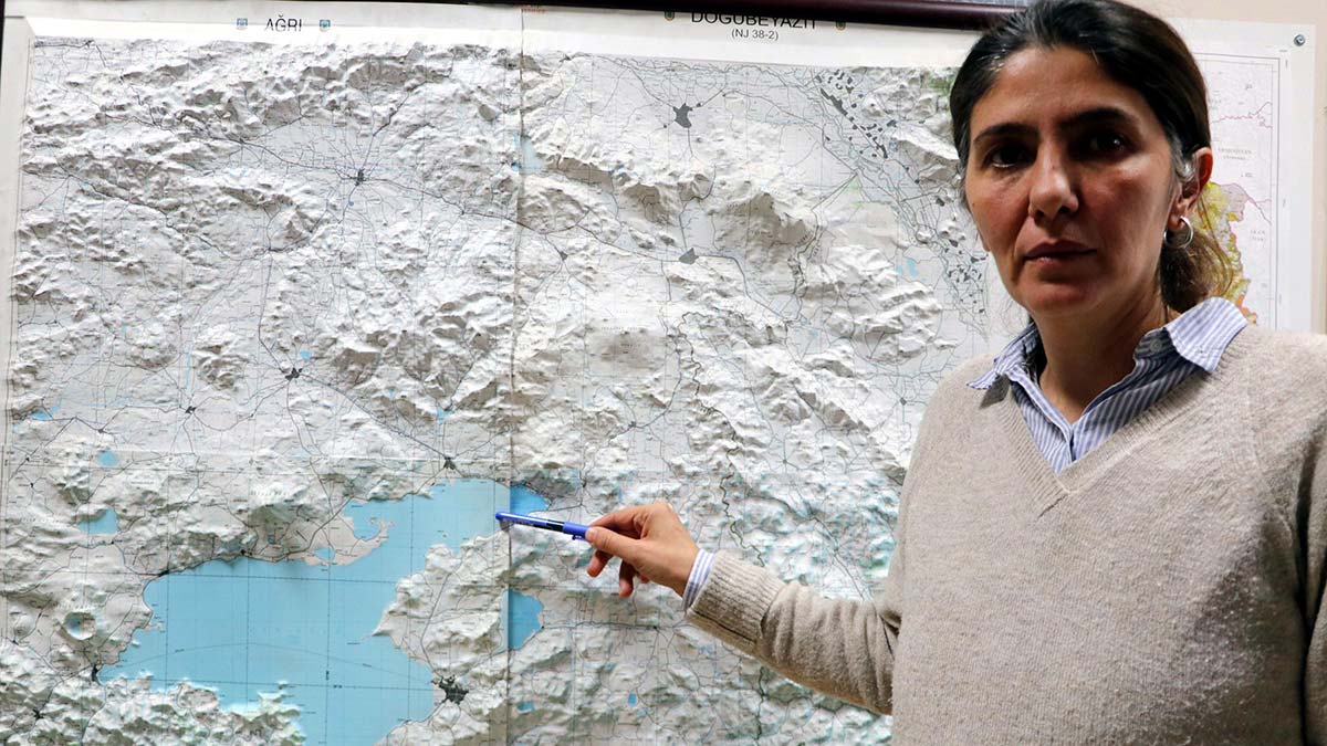 "Van Gölü'nün kuzeydoğusuna doğru deprem göçü var"