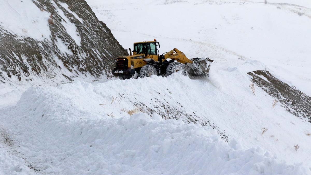 Van'da 633 yerleşim yerinin yolu ulaşıma kapandı