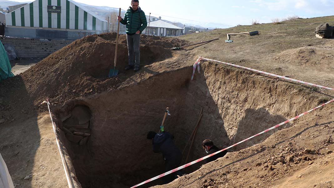 Van'da ilk kez Pers Mezarlığı bulundu