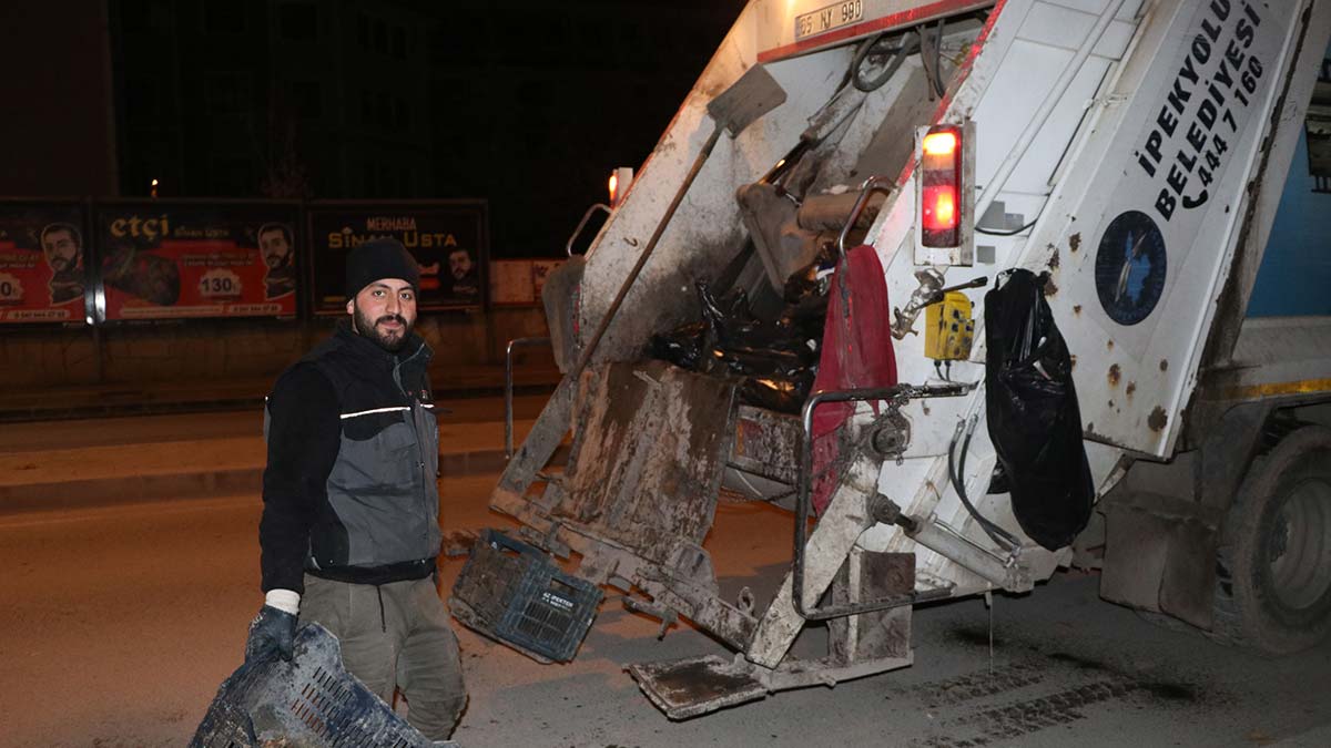 Belediye işçisi çalışırken depreme yakalandı