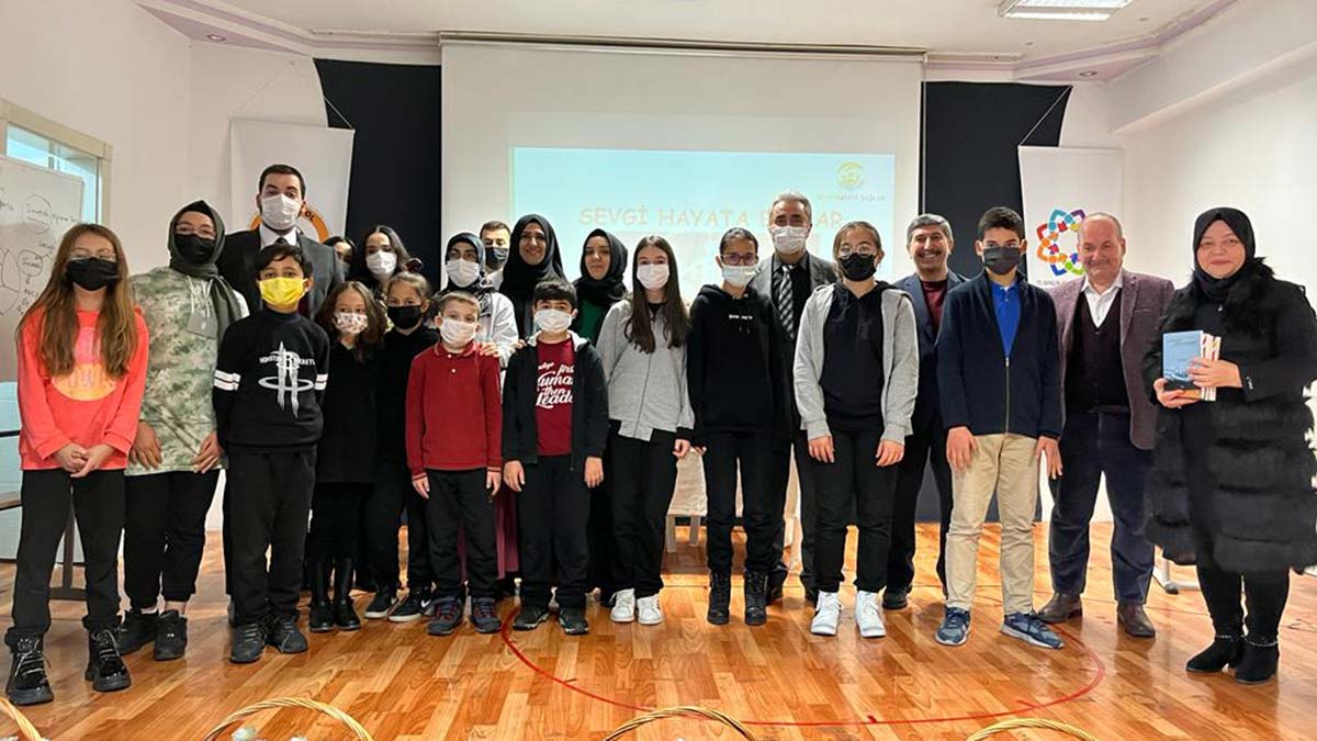 Sevgi Hayata Bağlar