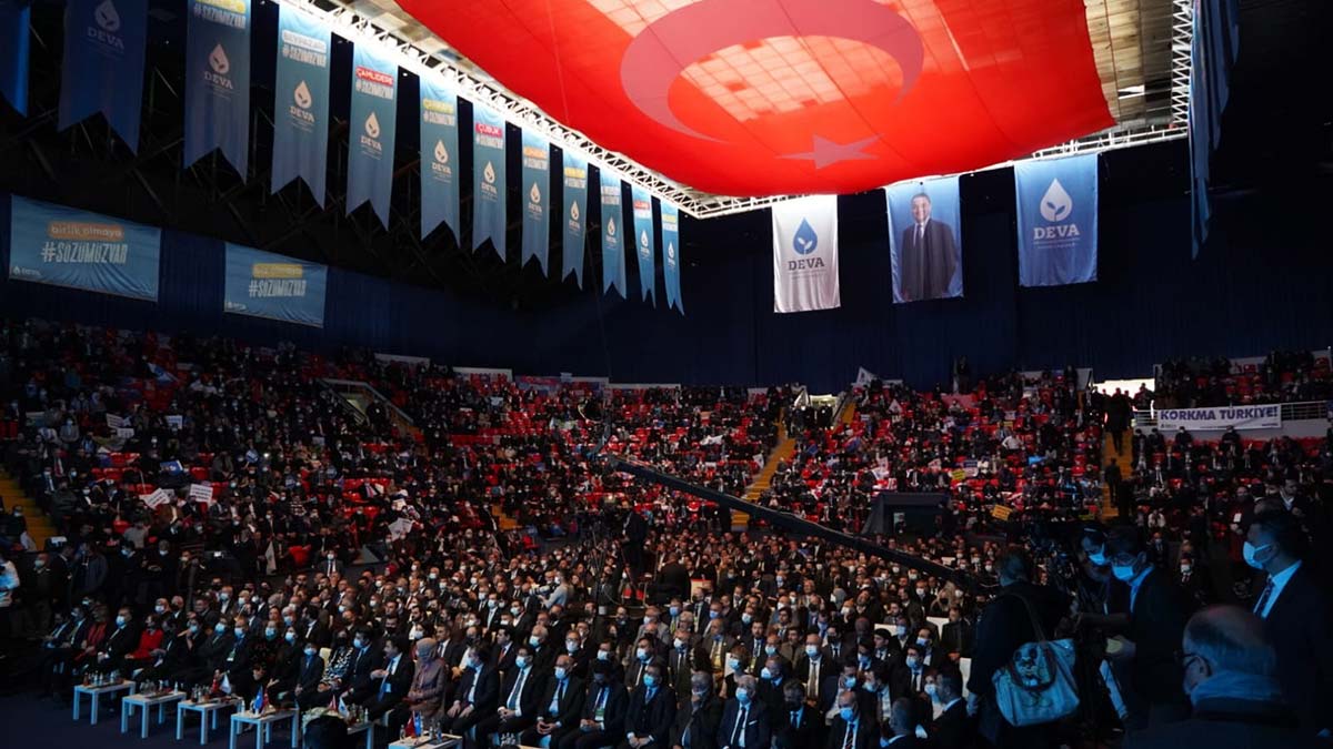 DEVA Partisi Genel Başkanı Ali Babacan Ankara İl Kongresinde konuştu: ‘Sayın Erdoğan’ın siyasi hayatının finali, 84 milyon için umuda açılan yeni bir başlangıç olacak’ dedi.