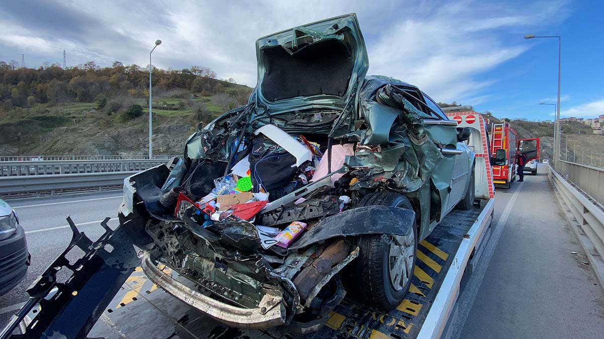 Yakıtı biten otomobile tanker çarptı: 1 ölü 2 yaralı