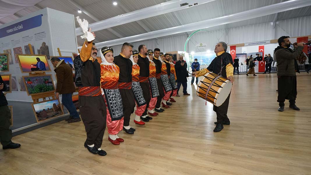 " Kadim medeniyetler şehri, huzur ve hoşgörü kenti Adıyaman'ı, sahip olduğu tüm değerlerle Türkiye'nin aynası ve mozaiği İstanbul'da tanıtmak amacıyla buradayız"