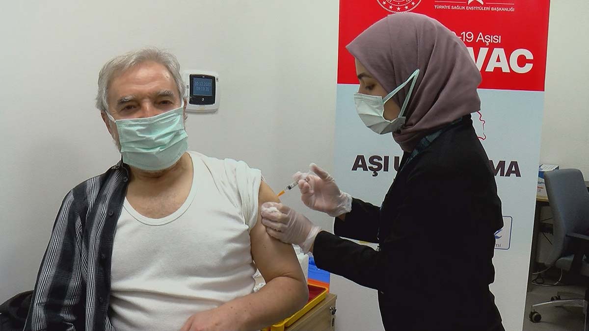 " Belki de dünyanın -70 şartlarını sağlayamayan ve bu nedenle aşı uygulayamayan birçok ülke bir umut olabiliriz"