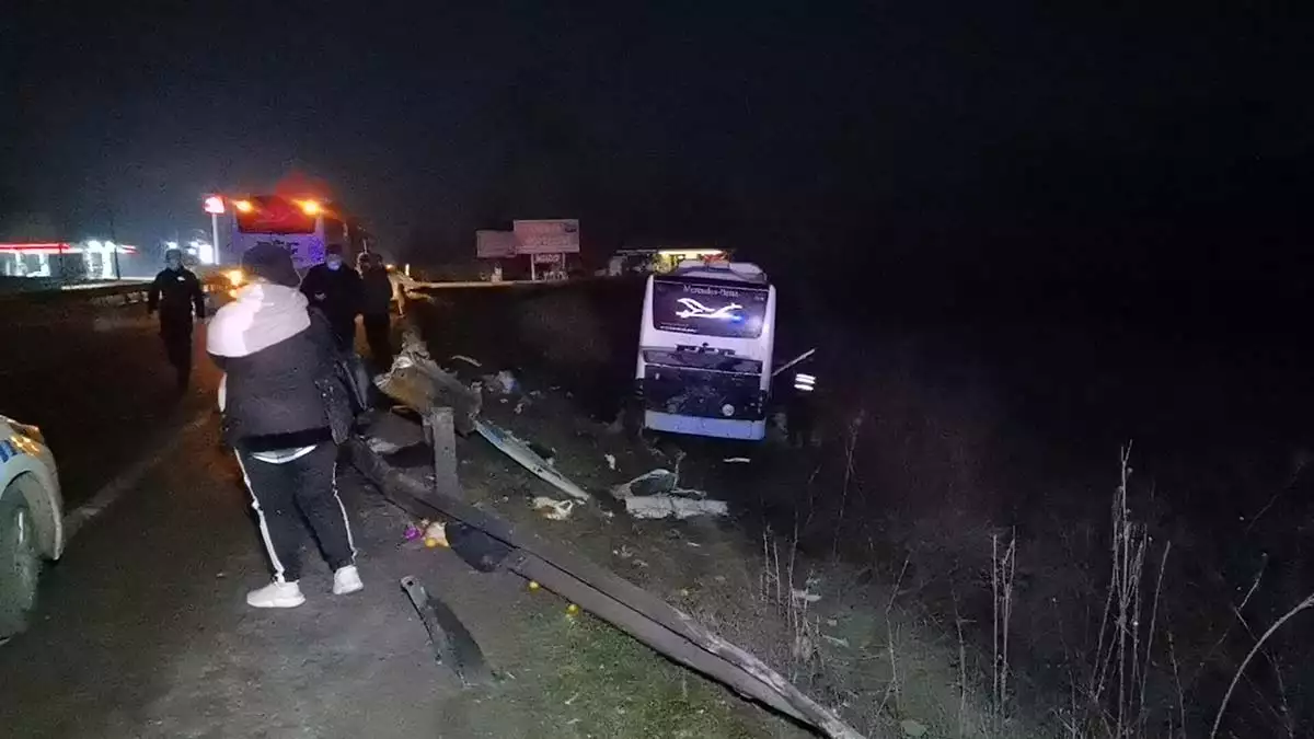 Yolcu otobusu tarlaya uctu 12 yarali 2 - yaşam - haberton