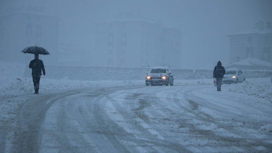 Yuksekovada kar yagisi sabah saatlerinde etkili 3 - yerel haberler - haberton