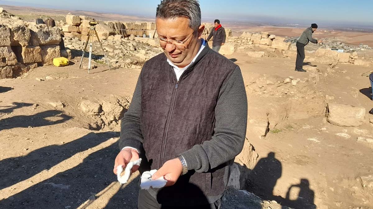 54 su sarnıcı bulunan tarihi kalenin 1800 yıllık girişi de gün yüzüne çıkarıldı