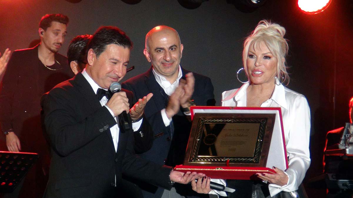 Ajda Pekkan Bodrum Kültür ve Sanat Elçisi unvanı aldı