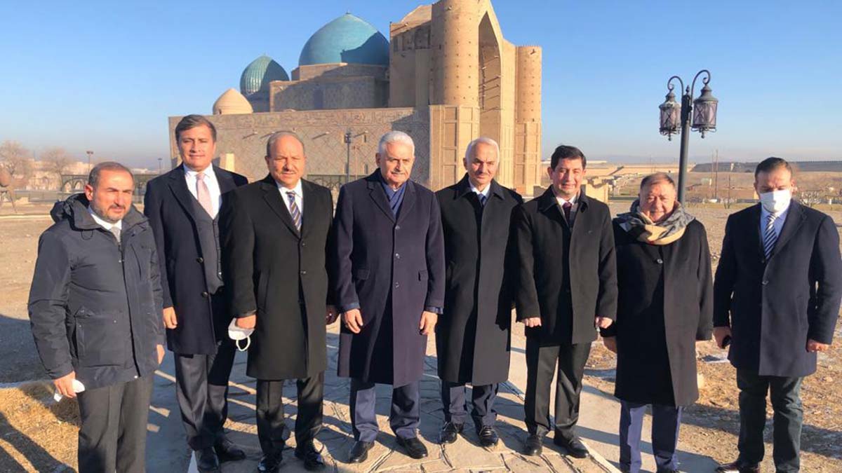 Yıldırım, Hoca Ahmet Yesevi Türbesi'ni ziyaret etti