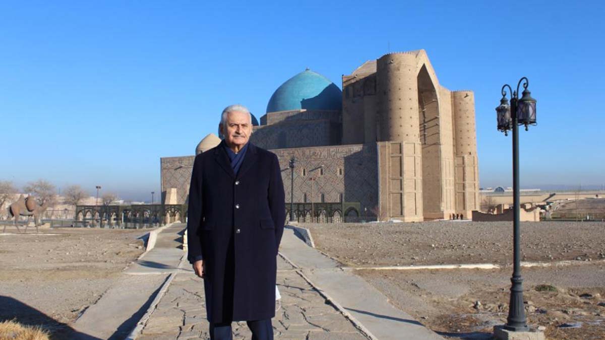 Yıldırım, Hoca Ahmet Yesevi Türbesi'ni ziyaret etti