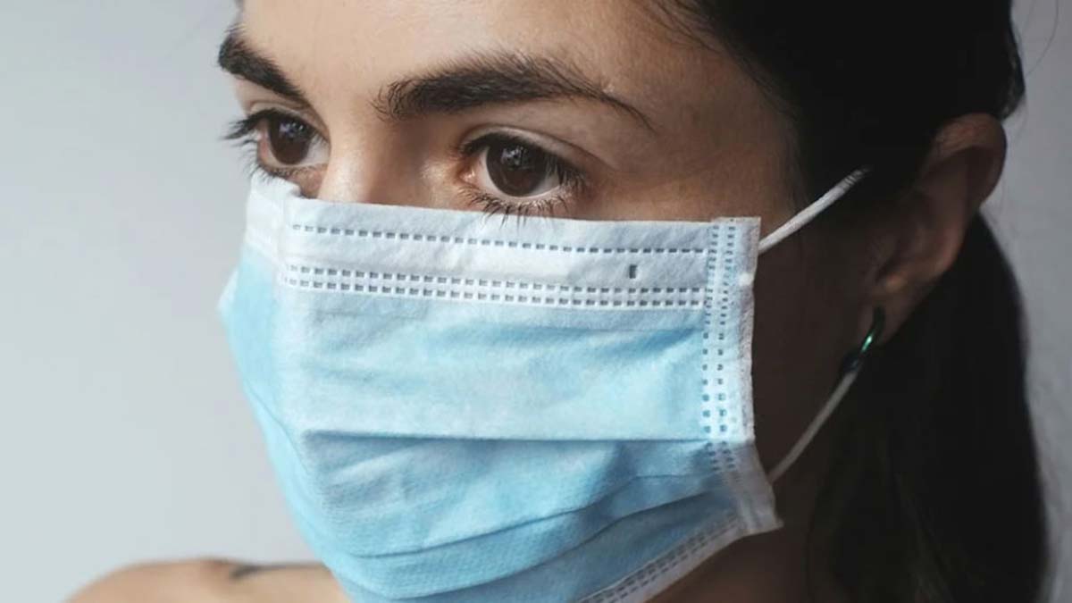 Doç. Dr. Nafiz Koçak, "Akciğer solunum yollarında 70 kat daha hızlı yayılan Omicron derin dokulara on kat daha az yerleşiyor" dedi.