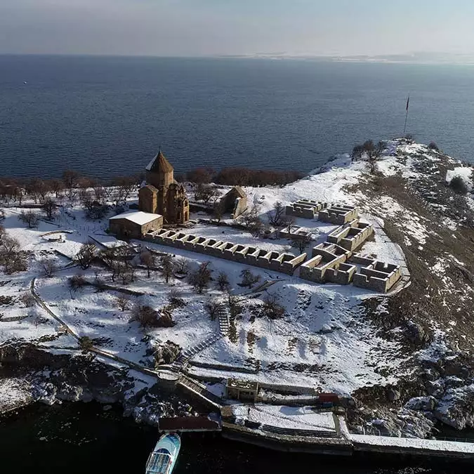 Akdamar adası'nda kar güzelliği