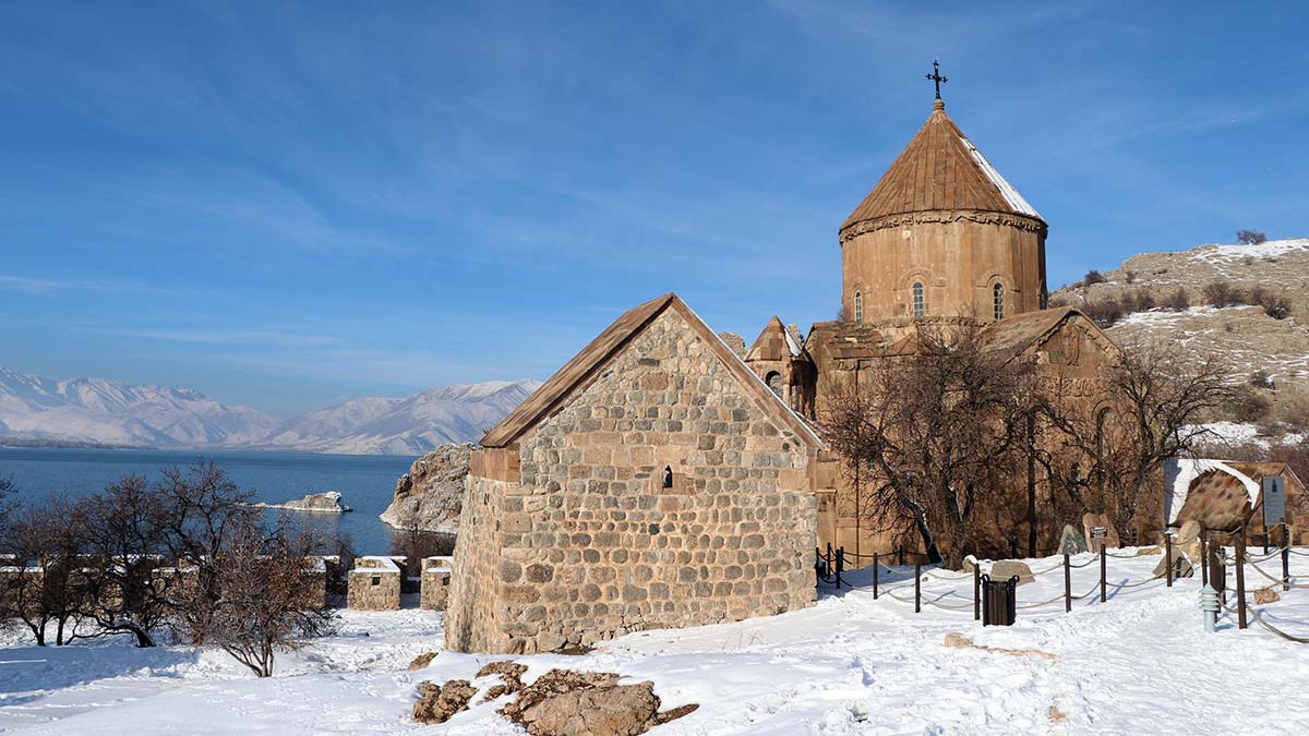 Akdamar Adası'nda kar güzelliği
