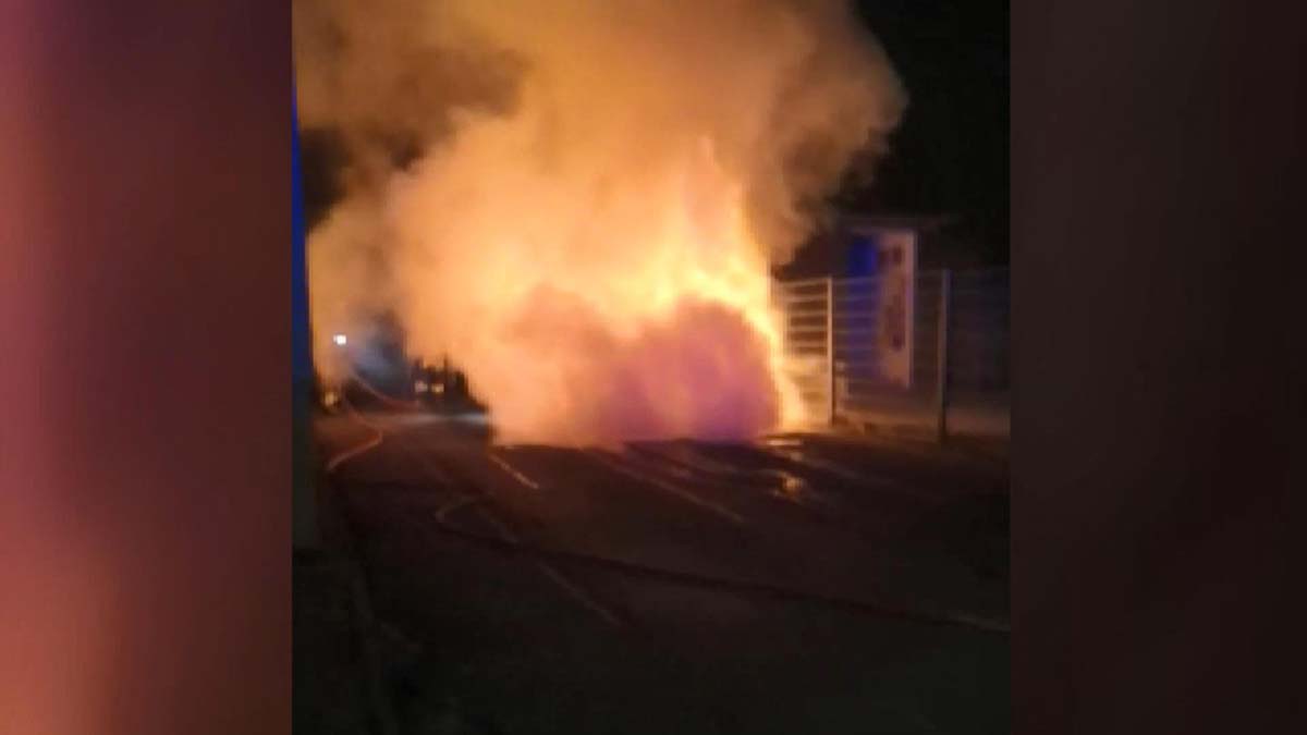 Almanya'da otomobil kundaklandı