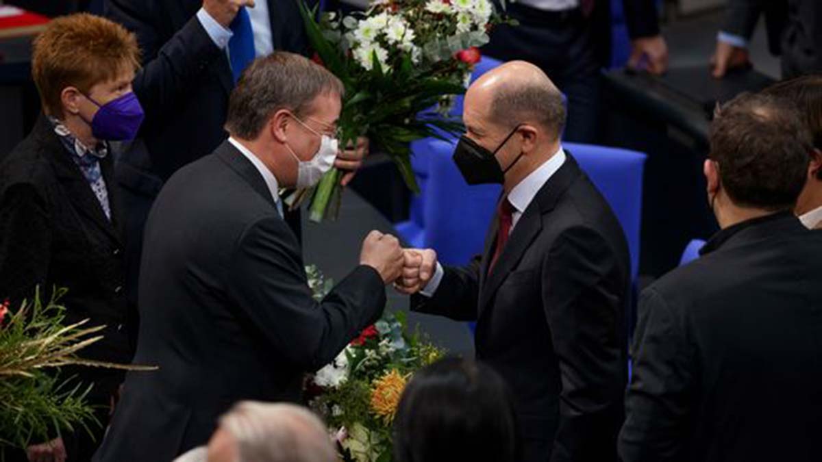 Almanya'nın yeni başbakanı Olaf Scholz oldu