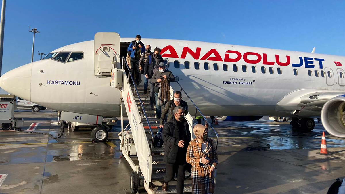 Anadolujet uçağı acil iniş yaptı