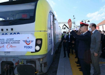Ankara-Kayseri konvansiyonel demir yolu işletmeye açıldı