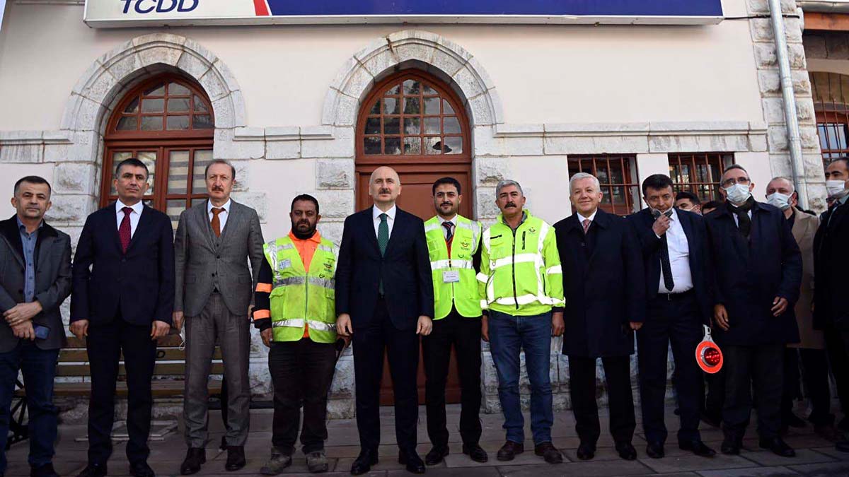 Ankara-Kayseri konvansiyonel demir yolu işletmeye açıldı