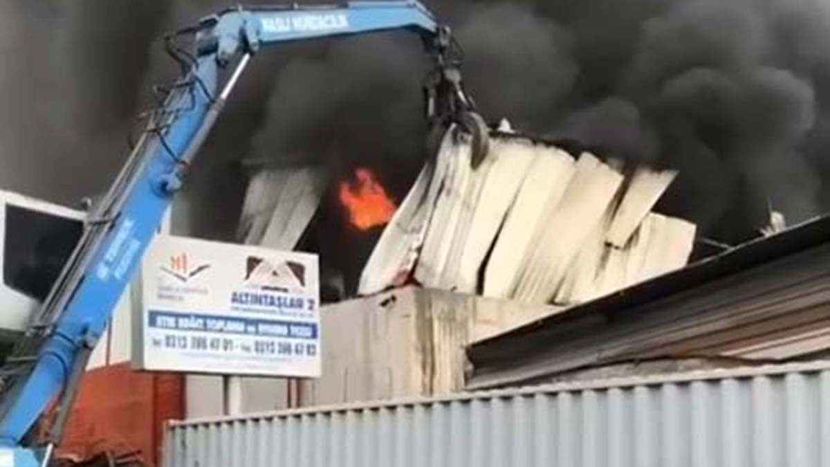 Ankara'da geri dönüşüm tesisinde yangın