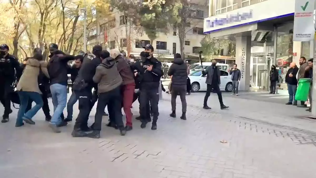 Ankara'da 'barınamıyoruz' eyleminde çok sayıda gözaltı