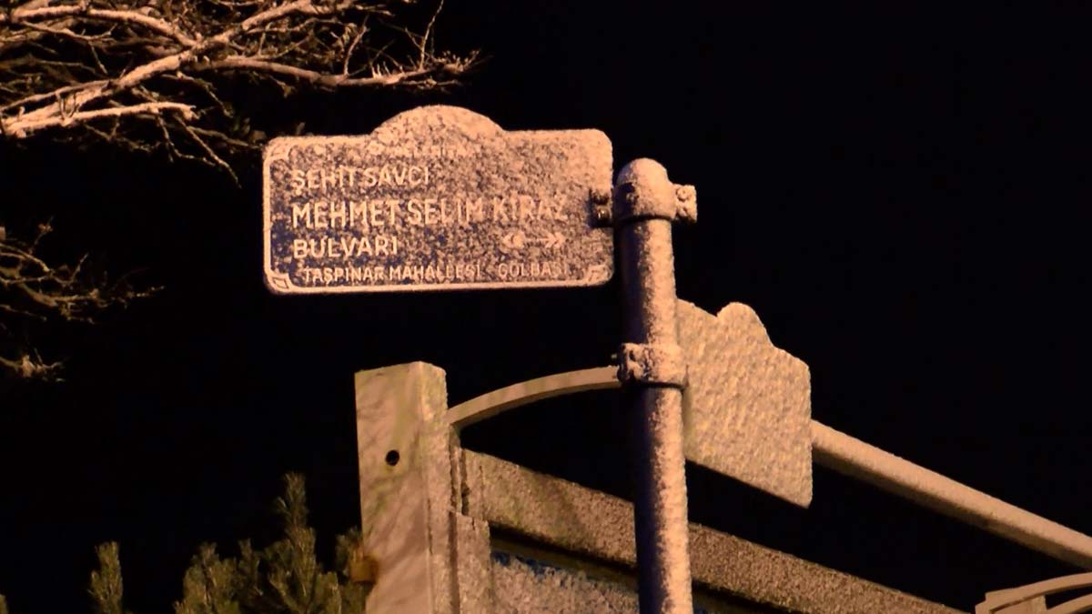 Ankara'ya mevsimin ilk karı yağdı