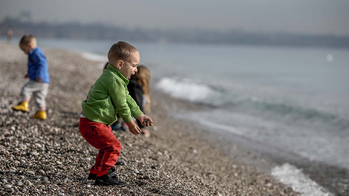 Antalya'da güneş açtı, sahil hareketlendi