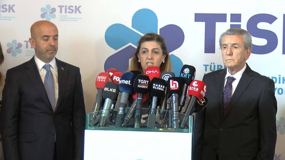 Asgari ücret tespit komisyonu 3. kez toplandı. TİSK Başkanı Akkol:"Kamu destek versin, çalışanların da rızasıyla 3'lü imza arayışındayız. Hızlı bitirmek istiyoruz" dedi.