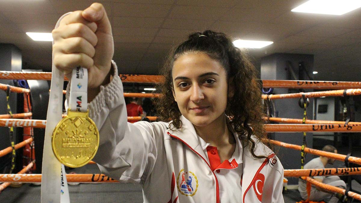 Ayşin Özkılıç Muay Thai Şampiyonu oldu