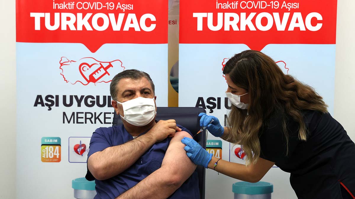 Bakan Koca Turkovac aşısı yaptırdı