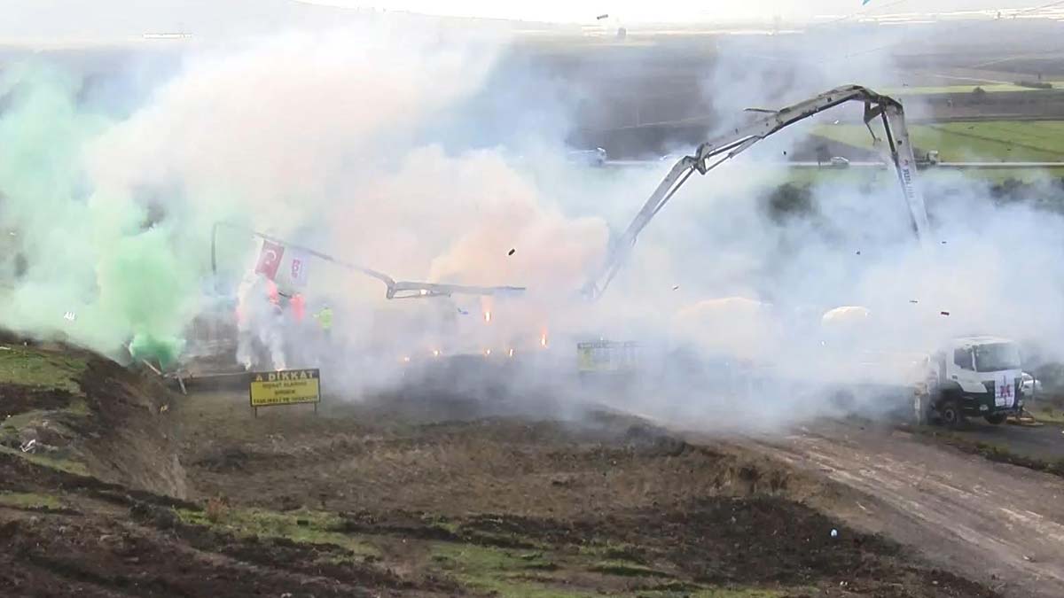 Milli Eğitim Bakanı Mahmut Özer, "Mesleki eğitimde yeni döneme girdik. İşverenleri mesleki eğitim süreçlerinin tamamına dahil ettik. Müfredatı birlikte planlıyoruz" dedi.