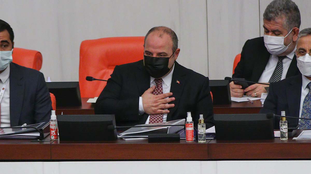 Mustafa Varank 3'üncü kez baba oldu
