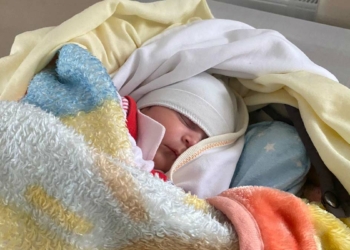 Bebeğini karınca zehriyle öldürmeye çalışan babaya hapis istemi