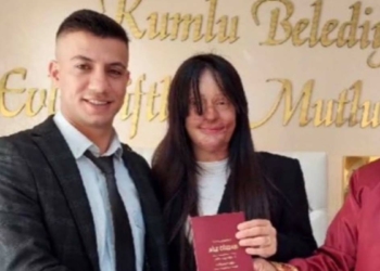 Ağaçlar ayakta ölür