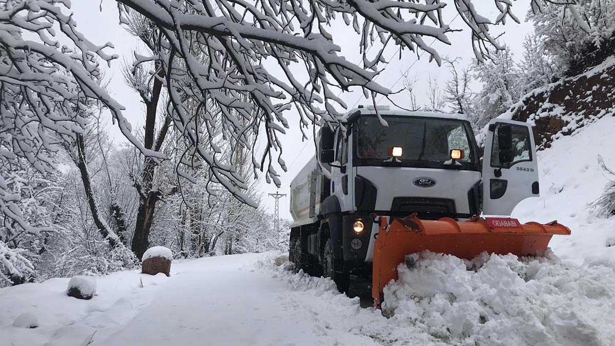 Uludere'de kar kalınlığı 1 metreyi geçti