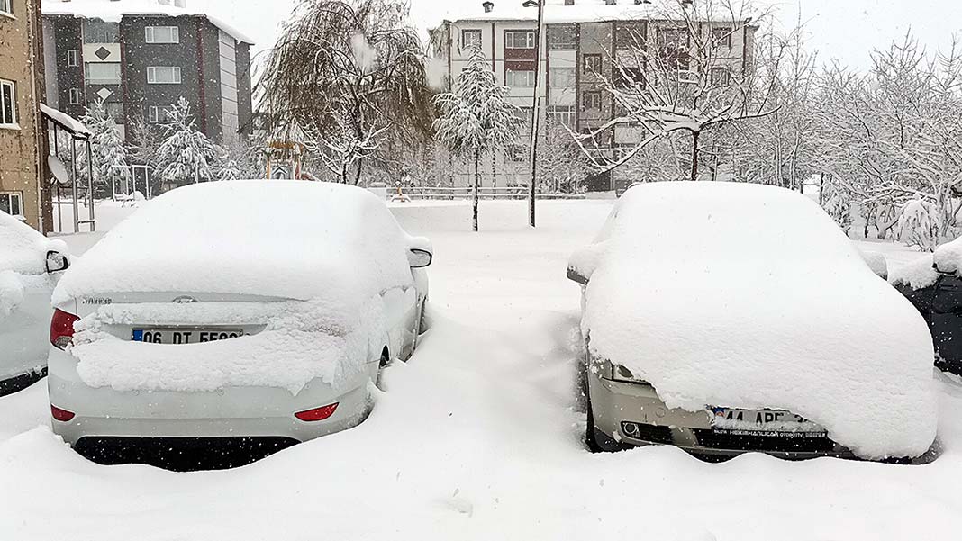 Bitlis'te kar nedeniyle 50 köy yolu kapandı