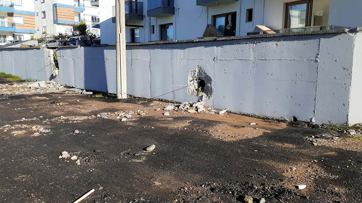 Bodrum'da sağanak: Dereler taştı, ev ve iş yerlerini su bastı. Muğla'nın Bodrum ilçesinde, etkili olan kuvvetli sağanak yağış yaşamı olumsuz etkiledi.