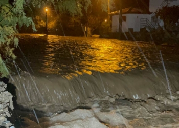 Bodrum'da sağanak: Dereler taştı