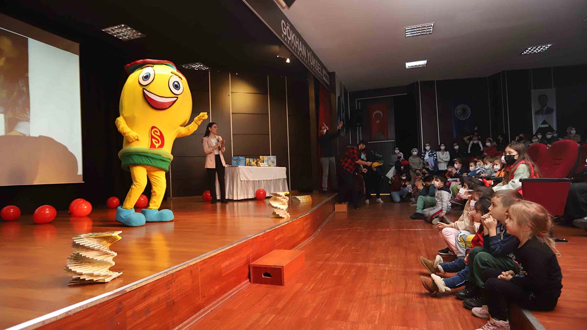 Kitap kahramanı 'Şakrak' çocuklarla buluştu