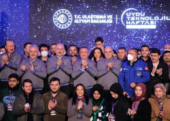 Uzay istasyonuna kadar giden bir yolculuğumuz var