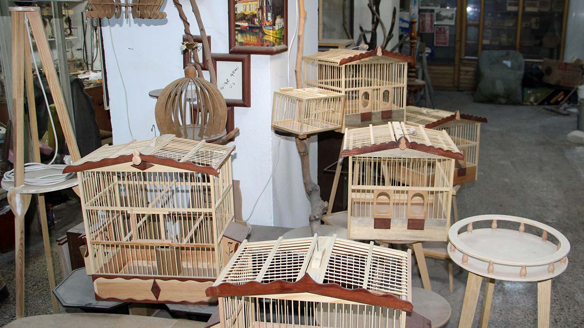 Devlet sanatçısı olmak isteyen ahşap ustası Fatih Mehmet Sezer, unvanın verilmemesi nedeniyle kırgın olduğunu söyledi.