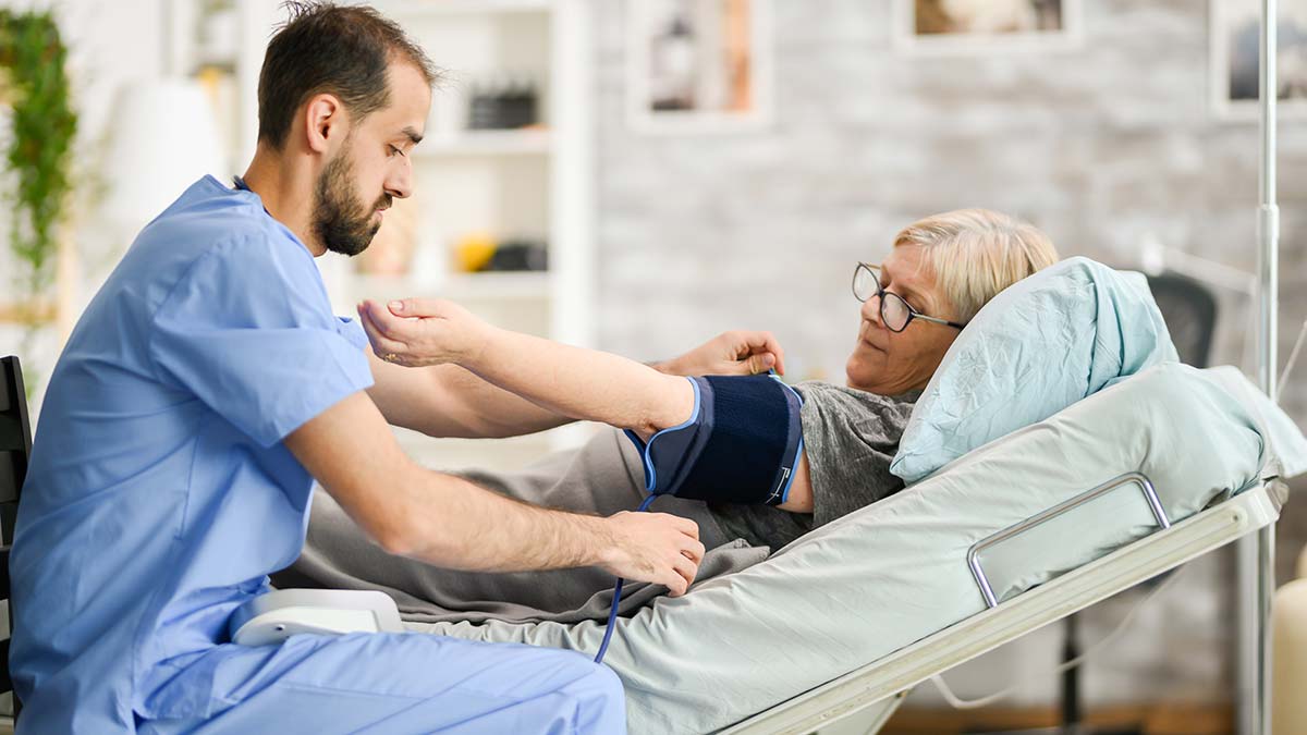 Bazı insanlar özeldir, yaşamla ölüm arasındaki o mucize dokunuşu sağlarlar, sağlık sektörüne hizmet eden özverili çalışan sağlık neferleri doktorlara gereken önem verilmelidir.