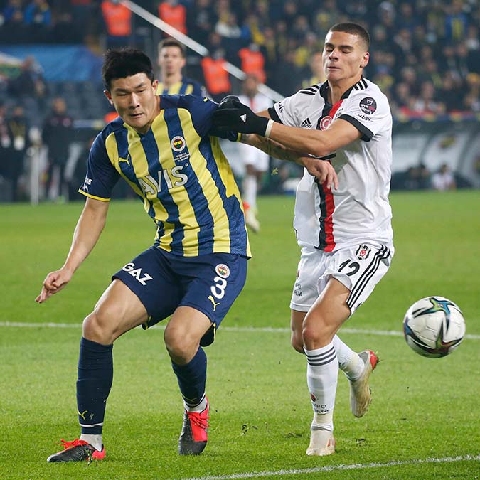 Fenerbahçe Beşiktaş maçı 2-2 bitti.