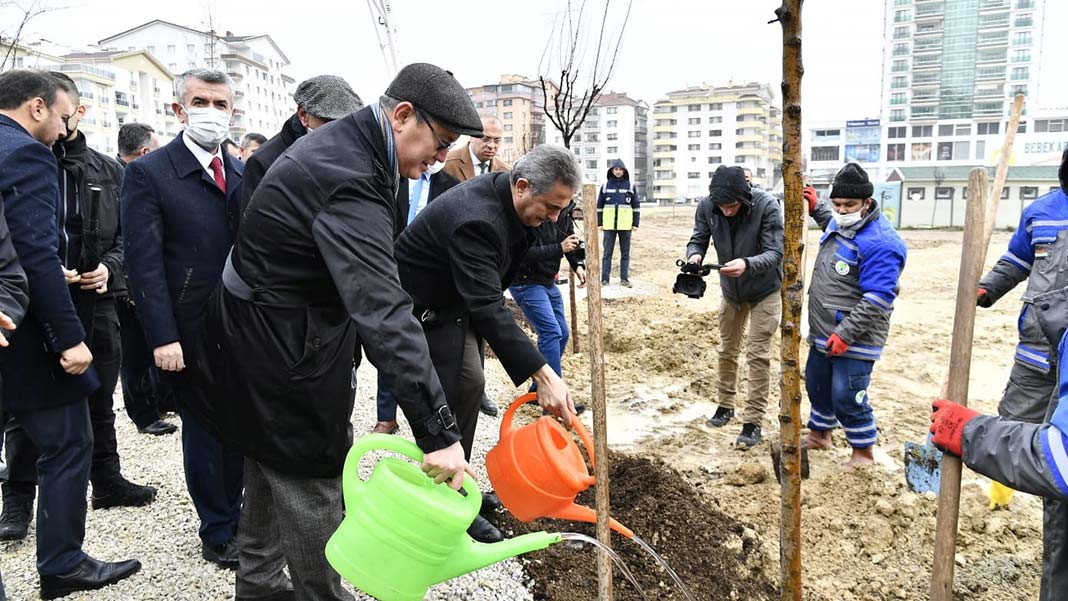 Mamak Belediyesi Kazakistan'ın bağımsızlığının 30. yılında önemli bir temel atma törenine ev sahipliği yaptı. Türkiye Kazakistan Kardeşlik Parkı’nın temeli atıldı.